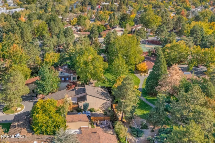 390 Riverview, Reno, Nevada 89509, 3 Bedrooms Bedrooms, ,2 BathroomsBathrooms,Residential,Residential,Riverview,250057213