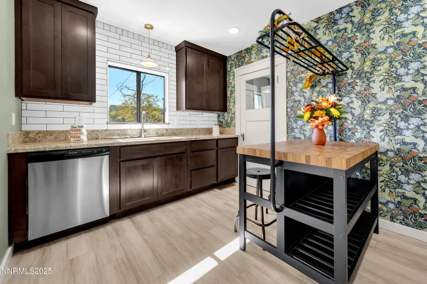 423 Wheeler, Reno, Nevada 89502, 2 Bedrooms Bedrooms, ,1 BathroomBathrooms,Residential,Residential,Wheeler,250057218