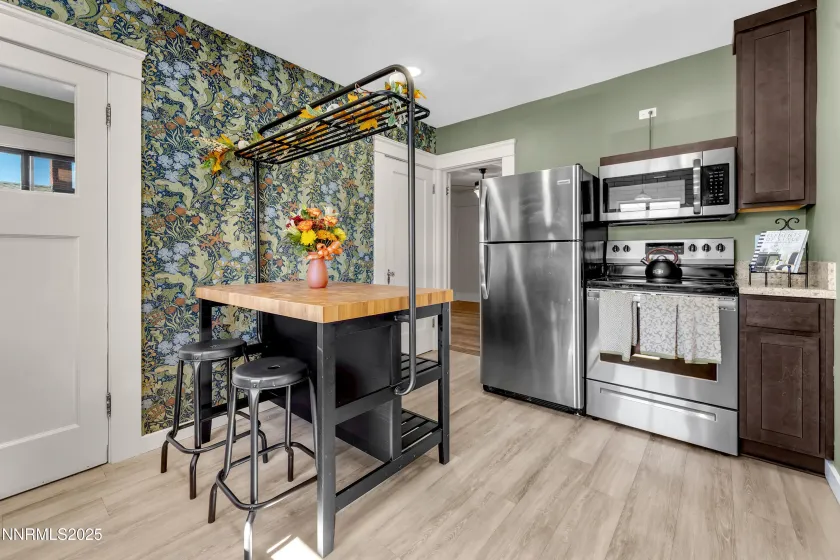 423 Wheeler, Reno, Nevada 89502, 2 Bedrooms Bedrooms, ,1 BathroomBathrooms,Residential,Residential,Wheeler,250057218