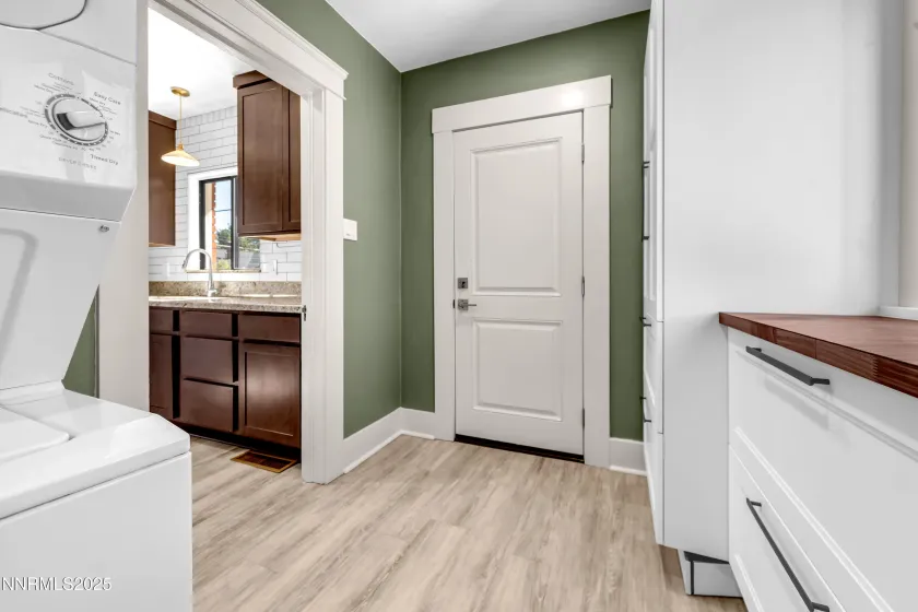 423 Wheeler, Reno, Nevada 89502, 2 Bedrooms Bedrooms, ,1 BathroomBathrooms,Residential,Residential,Wheeler,250057218