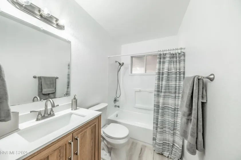 465 Lenwood Drive, Sparks, Nevada 89431, 3 Bedrooms Bedrooms, ,2 BathroomsBathrooms,Residential,Residential,Lenwood Drive,250054224