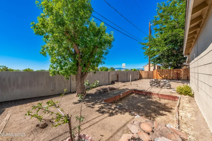 465 Lenwood Drive, Sparks, Nevada 89431, 3 Bedrooms Bedrooms, ,2 BathroomsBathrooms,Residential,Residential,Lenwood Drive,250054224