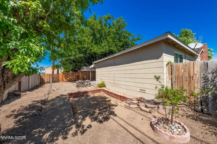 465 Lenwood Drive, Sparks, Nevada 89431, 3 Bedrooms Bedrooms, ,2 BathroomsBathrooms,Residential,Residential,Lenwood Drive,250054224