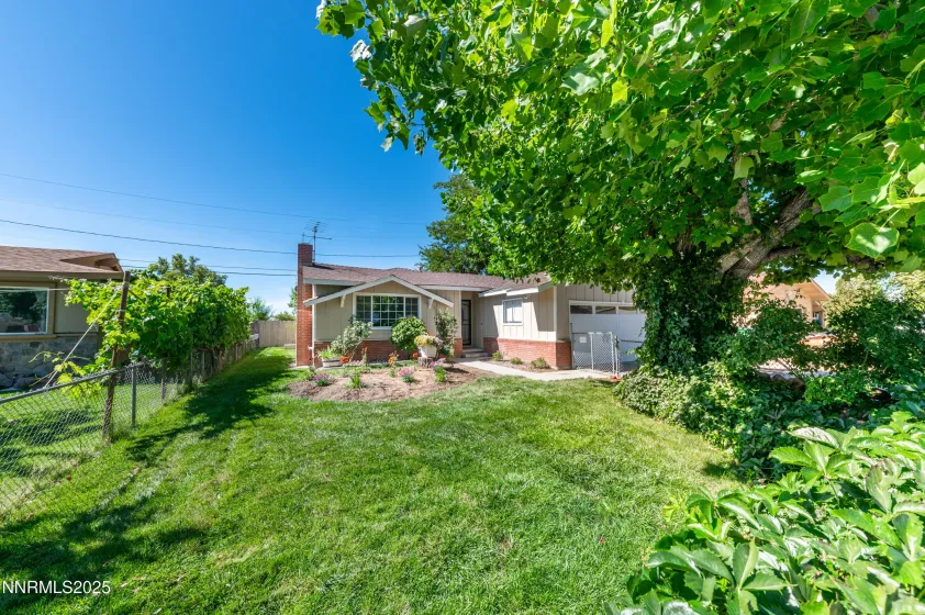 465 Lenwood Drive, Sparks, Nevada 89431, 3 Bedrooms Bedrooms, ,2 BathroomsBathrooms,Residential,Residential,Lenwood Drive,250054224