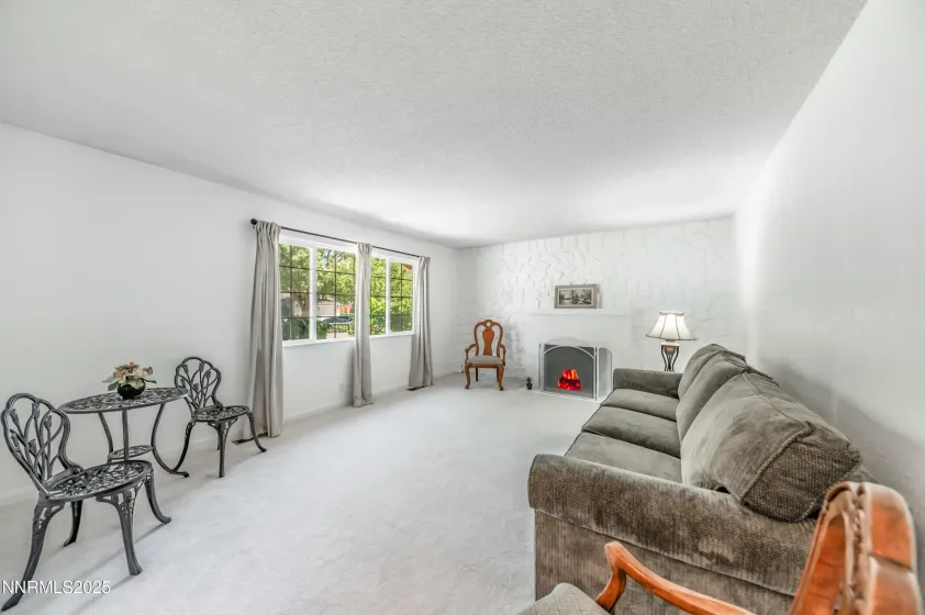 465 Lenwood Drive, Sparks, Nevada 89431, 3 Bedrooms Bedrooms, ,2 BathroomsBathrooms,Residential,Residential,Lenwood Drive,250054224