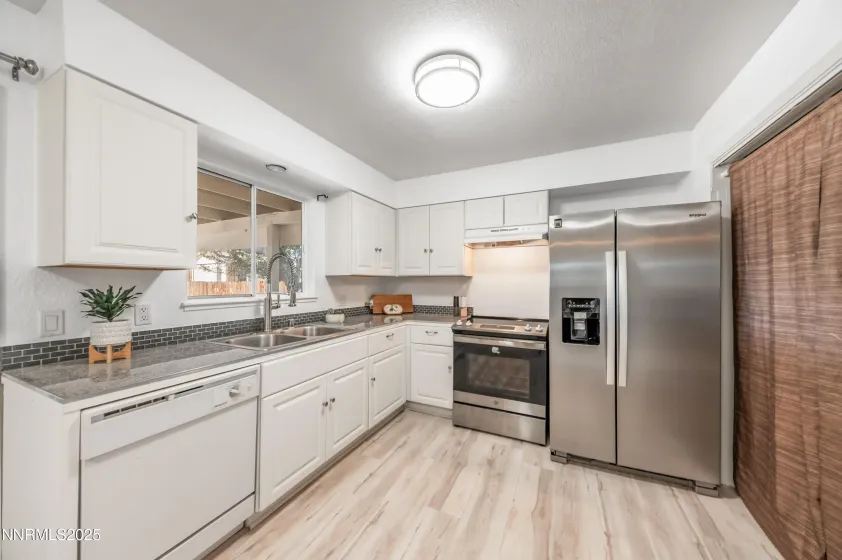 465 Lenwood Drive, Sparks, Nevada 89431, 3 Bedrooms Bedrooms, ,2 BathroomsBathrooms,Residential,Residential,Lenwood Drive,250054224