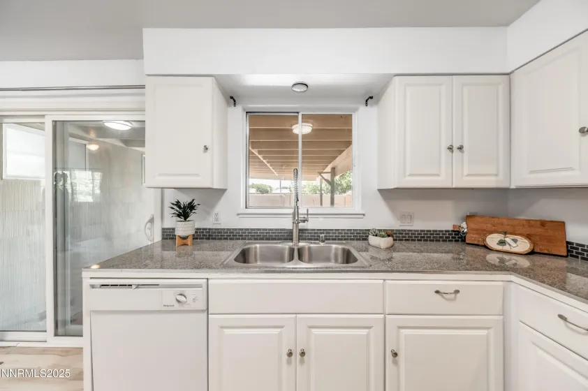 465 Lenwood Drive, Sparks, Nevada 89431, 3 Bedrooms Bedrooms, ,2 BathroomsBathrooms,Residential,Residential,Lenwood Drive,250054224