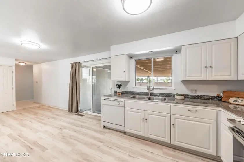 465 Lenwood Drive, Sparks, Nevada 89431, 3 Bedrooms Bedrooms, ,2 BathroomsBathrooms,Residential,Residential,Lenwood Drive,250054224