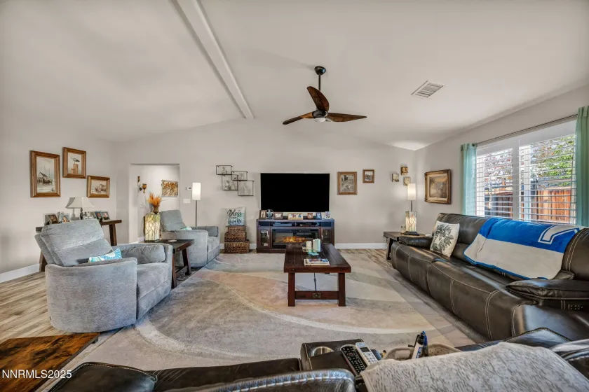 7262 Lacerta, Sparks, Nevada 89436, 4 Bedrooms Bedrooms, ,3 BathroomsBathrooms,Residential,Residential,Lacerta,250057224