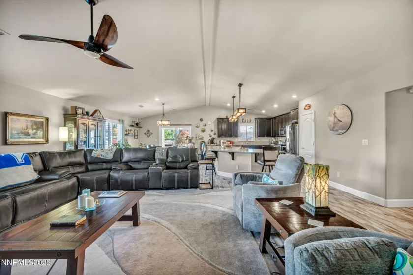 7262 Lacerta, Sparks, Nevada 89436, 4 Bedrooms Bedrooms, ,3 BathroomsBathrooms,Residential,Residential,Lacerta,250057224