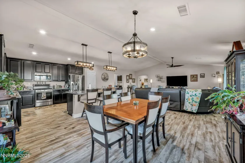7262 Lacerta, Sparks, Nevada 89436, 4 Bedrooms Bedrooms, ,3 BathroomsBathrooms,Residential,Residential,Lacerta,250057224
