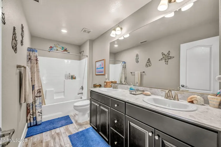 7262 Lacerta, Sparks, Nevada 89436, 4 Bedrooms Bedrooms, ,3 BathroomsBathrooms,Residential,Residential,Lacerta,250057224