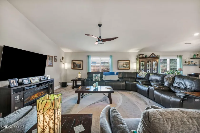 7262 Lacerta, Sparks, Nevada 89436, 4 Bedrooms Bedrooms, ,3 BathroomsBathrooms,Residential,Residential,Lacerta,250057224