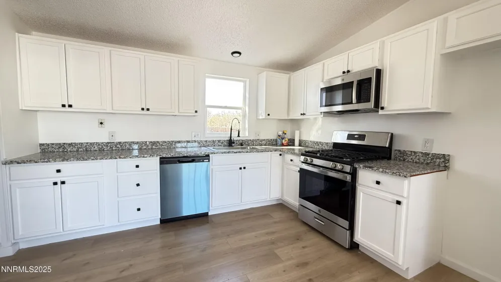 511 Raven, Fernley, Nevada 89408, 3 Bedrooms Bedrooms, ,2 BathroomsBathrooms,Residential,Residential,Raven,250057260