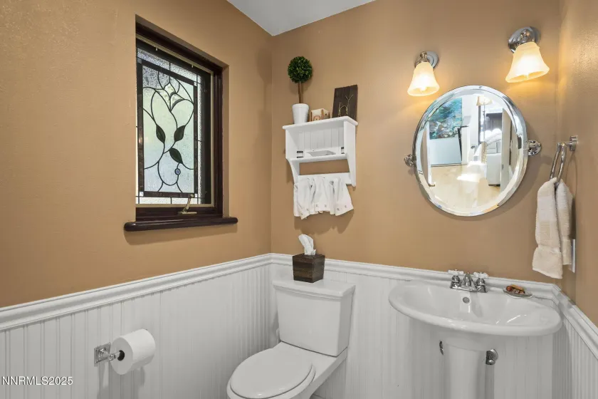 563 Tyner, Incline Village, Nevada 89451, 4 Bedrooms Bedrooms, ,5 BathroomsBathrooms,Residential,Residential,Tyner,250057286