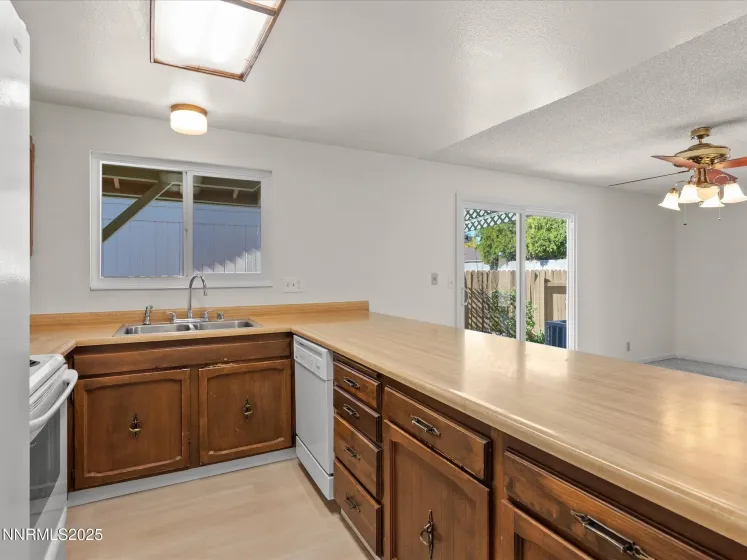 3239 Candelaria, Sparks, Nevada 89434, 3 Bedrooms Bedrooms, ,2 BathroomsBathrooms,Residential,Residential,Candelaria,250057290
