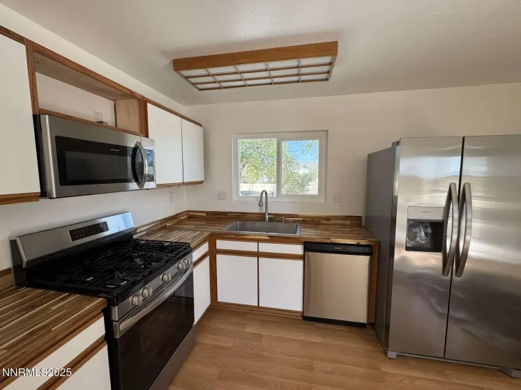 1480 Spruce, Silver Springs, Nevada 89429, 3 Bedrooms Bedrooms, ,3 BathroomsBathrooms,Residential,Residential,Spruce,250057292