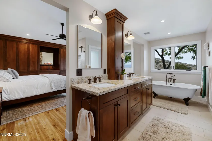 110 Moonstone, Reno, Nevada 89508, 2 Bedrooms Bedrooms, ,3 BathroomsBathrooms,Residential,Residential,Moonstone,250057297