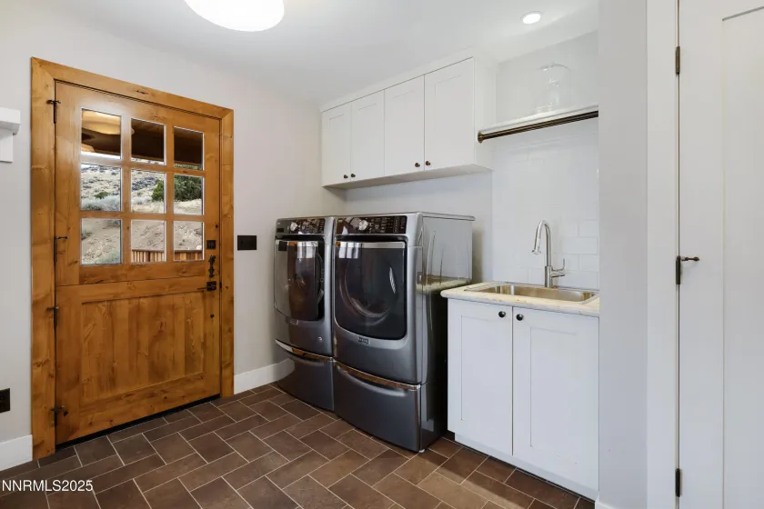110 Moonstone, Reno, Nevada 89508, 2 Bedrooms Bedrooms, ,3 BathroomsBathrooms,Residential,Residential,Moonstone,250057297
