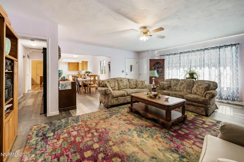 460 Overland, Carson City, Nevada 89701, 3 Bedrooms Bedrooms, ,3 BathroomsBathrooms,Residential,Residential,Overland,250057299
