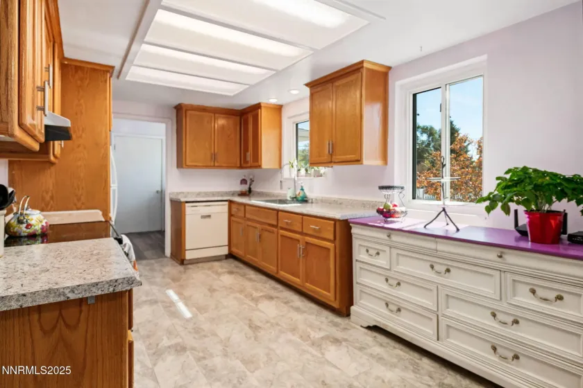 460 Overland, Carson City, Nevada 89701, 3 Bedrooms Bedrooms, ,3 BathroomsBathrooms,Residential,Residential,Overland,250057299
