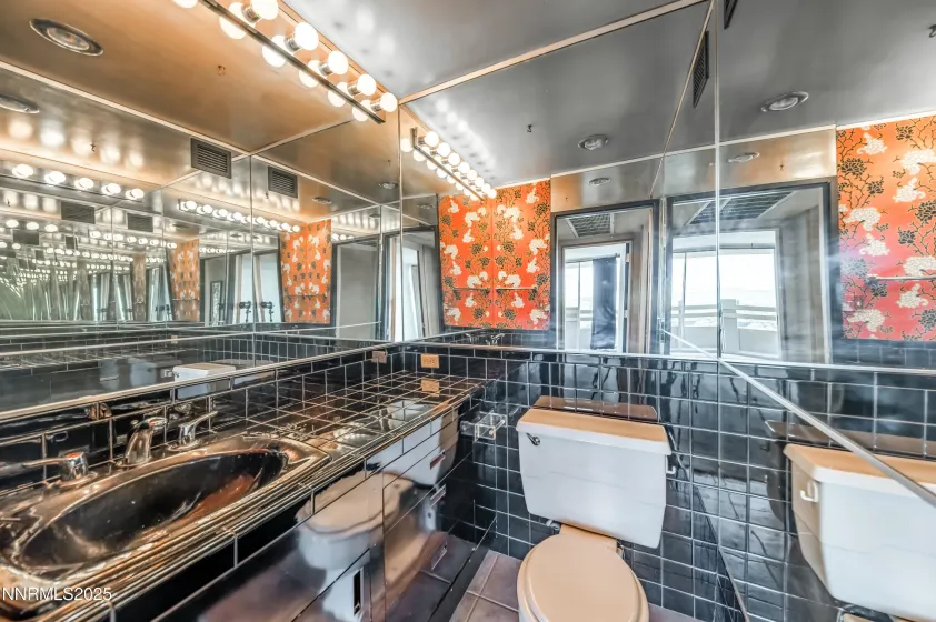100 Arlington, Reno, Nevada 89501, 2 Bedrooms Bedrooms, ,2 BathroomsBathrooms,Residential,Residential,Arlington,250057315