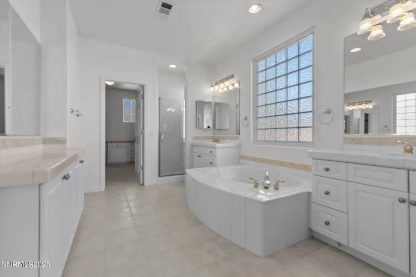 3200 Old Coach, Reno, Nevada 89511, 2 Bedrooms Bedrooms, ,3 BathroomsBathrooms,Residential,Residential,Old Coach,250057342