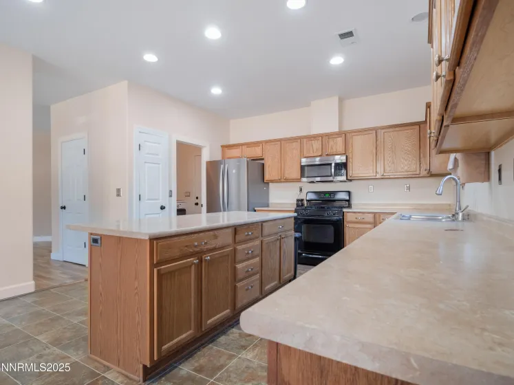 300 Golden Pick, Dayton, Nevada 89403, 3 Bedrooms Bedrooms, ,2 BathroomsBathrooms,Residential,Residential,Golden Pick,250057344