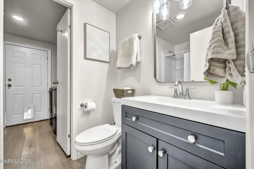 4970 Newport, Reno, Nevada 89506, 3 Bedrooms Bedrooms, ,2 BathroomsBathrooms,Residential,Residential,Newport,250057360