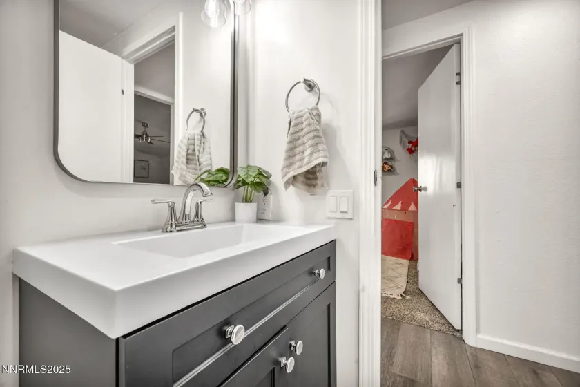 4970 Newport, Reno, Nevada 89506, 3 Bedrooms Bedrooms, ,2 BathroomsBathrooms,Residential,Residential,Newport,250057360
