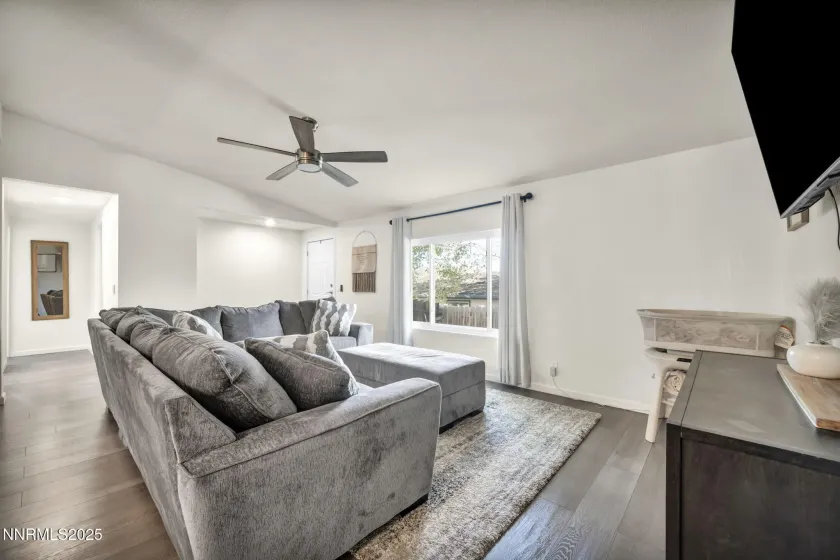 4970 Newport, Reno, Nevada 89506, 3 Bedrooms Bedrooms, ,2 BathroomsBathrooms,Residential,Residential,Newport,250057360