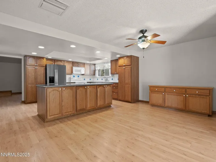 2541 Brentwood, Carson City, Nevada 89701, 3 Bedrooms Bedrooms, ,2 BathroomsBathrooms,Residential,Residential,Brentwood,250057361