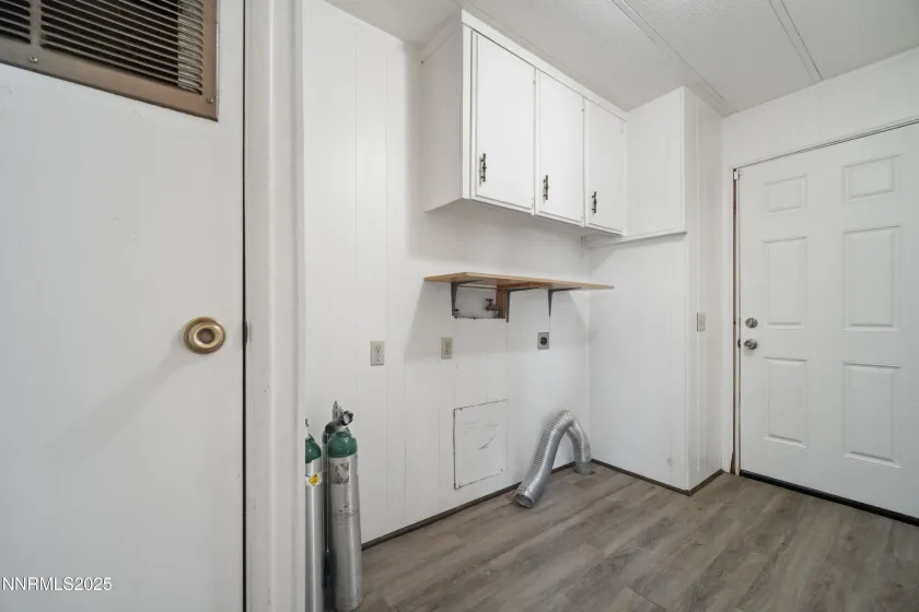 2524 Sneddon, Carson City, Nevada 89706, 3 Bedrooms Bedrooms, ,2 BathroomsBathrooms,Residential,Residential,Sneddon,250057401