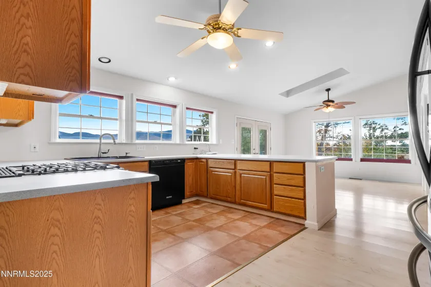 647 Castle, Winnemucca, Nevada 89445, 3 Bedrooms Bedrooms, ,2 BathroomsBathrooms,Residential,Residential,Castle,250057424