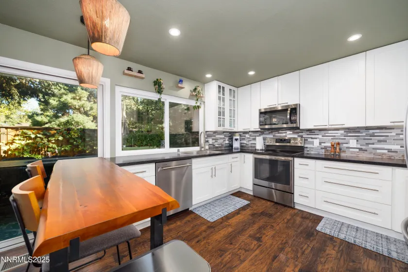 676 Riverview, Reno, Nevada 89509, 3 Bedrooms Bedrooms, ,2 BathroomsBathrooms,Residential,Residential,Riverview,250057430