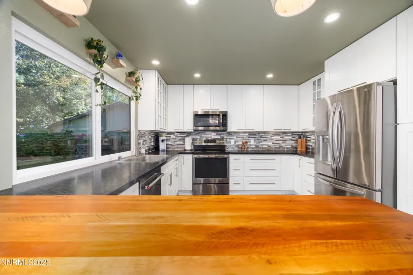 676 Riverview, Reno, Nevada 89509, 3 Bedrooms Bedrooms, ,2 BathroomsBathrooms,Residential,Residential,Riverview,250057430