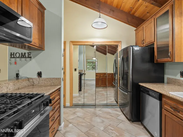 1670 Canienaga, South Lake Tahoe, California 96150, 3 Bedrooms Bedrooms, ,2 BathroomsBathrooms,Residential,Residential,Canienaga,250057436