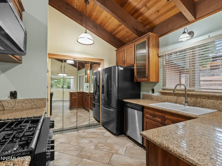 1670 Canienaga, South Lake Tahoe, California 96150, 3 Bedrooms Bedrooms, ,2 BathroomsBathrooms,Residential,Residential,Canienaga,250057436