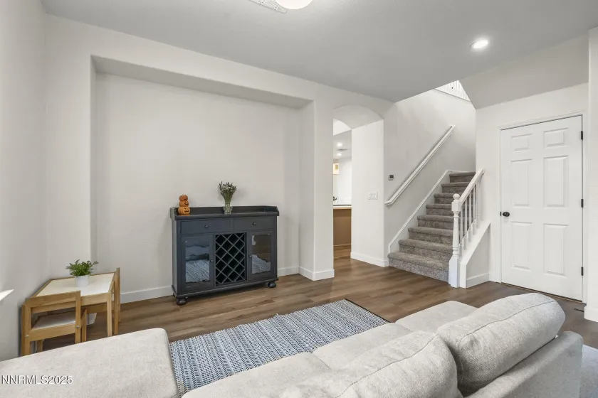 7121 Jermann, Sparks, Nevada 89436, 5 Bedrooms Bedrooms, ,3 BathroomsBathrooms,Residential,Residential,Jermann,250057438