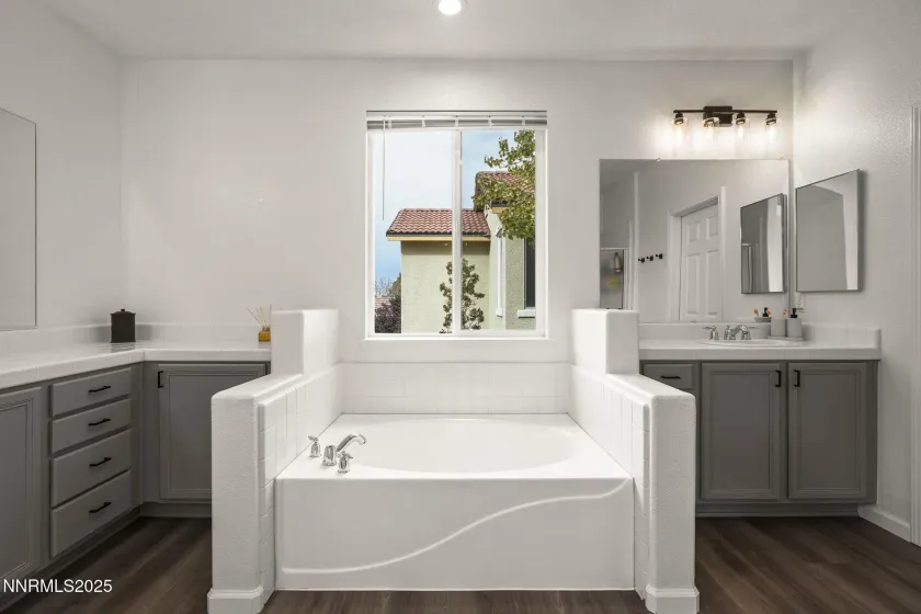 7121 Jermann, Sparks, Nevada 89436, 5 Bedrooms Bedrooms, ,3 BathroomsBathrooms,Residential,Residential,Jermann,250057438