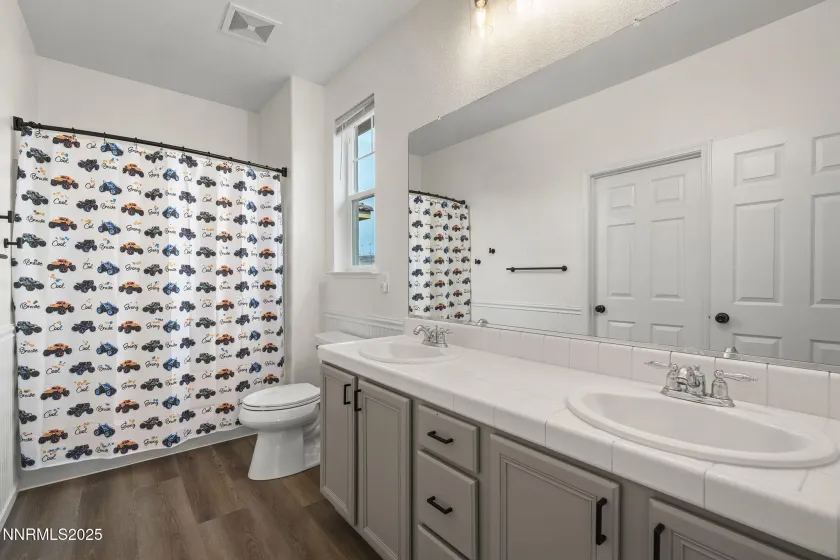 7121 Jermann, Sparks, Nevada 89436, 5 Bedrooms Bedrooms, ,3 BathroomsBathrooms,Residential,Residential,Jermann,250057438