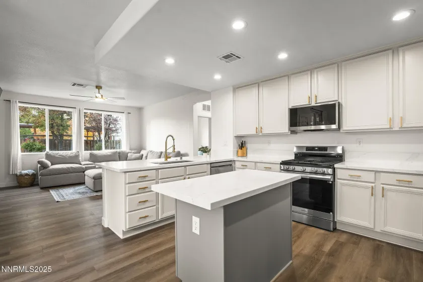 7121 Jermann, Sparks, Nevada 89436, 5 Bedrooms Bedrooms, ,3 BathroomsBathrooms,Residential,Residential,Jermann,250057438