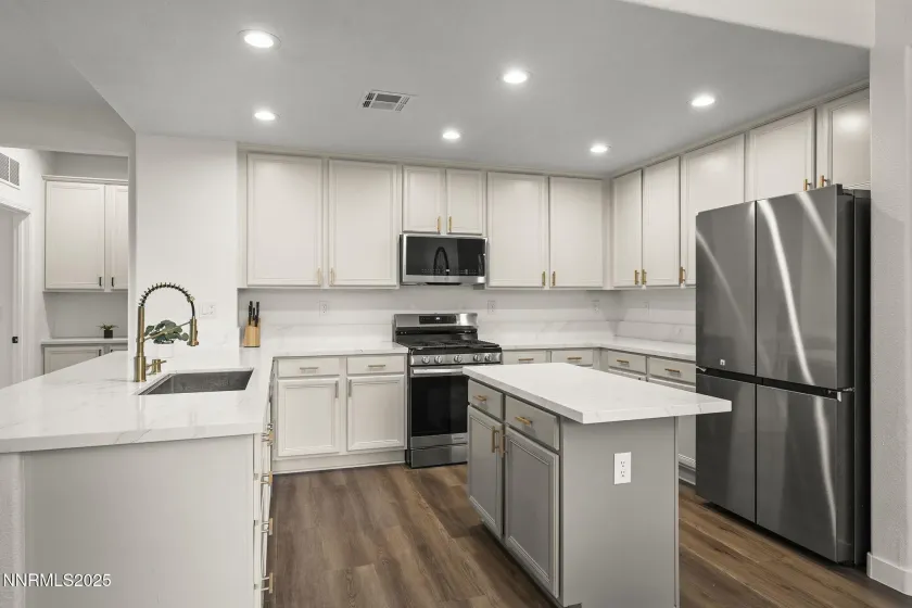 7121 Jermann, Sparks, Nevada 89436, 5 Bedrooms Bedrooms, ,3 BathroomsBathrooms,Residential,Residential,Jermann,250057438