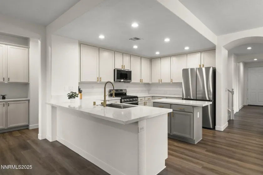 7121 Jermann, Sparks, Nevada 89436, 5 Bedrooms Bedrooms, ,3 BathroomsBathrooms,Residential,Residential,Jermann,250057438