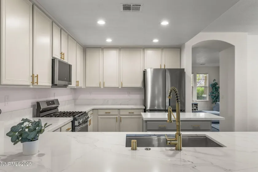7121 Jermann, Sparks, Nevada 89436, 5 Bedrooms Bedrooms, ,3 BathroomsBathrooms,Residential,Residential,Jermann,250057438