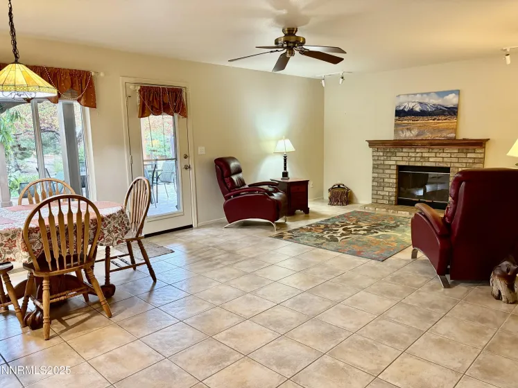 245 Moonbeam, Sparks, Nevada 89441, 3 Bedrooms Bedrooms, ,2 BathroomsBathrooms,Residential,Residential,Moonbeam,250056629