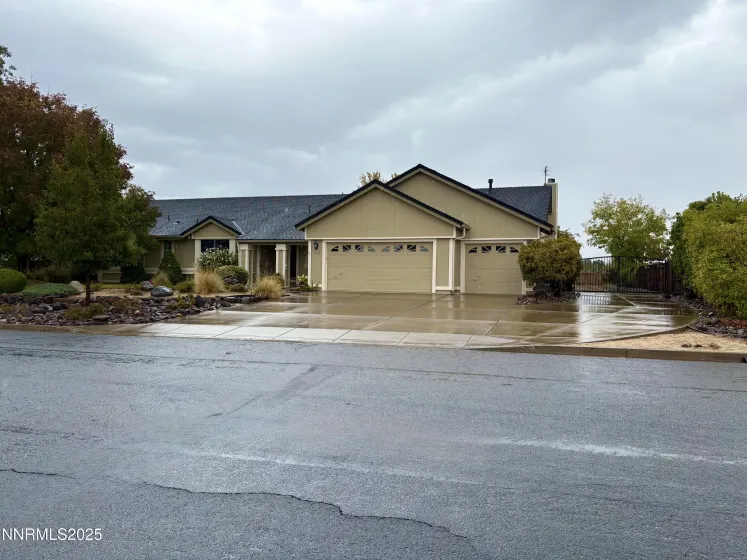 245 Moonbeam, Sparks, Nevada 89441, 3 Bedrooms Bedrooms, ,2 BathroomsBathrooms,Residential,Residential,Moonbeam,250056629