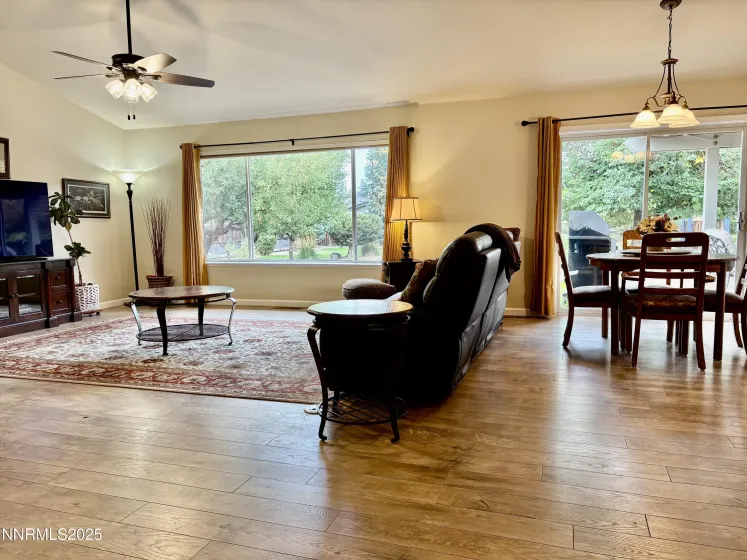 245 Moonbeam, Sparks, Nevada 89441, 3 Bedrooms Bedrooms, ,2 BathroomsBathrooms,Residential,Residential,Moonbeam,250056629