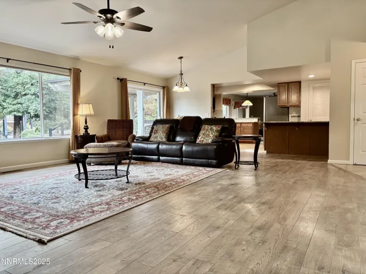 245 Moonbeam, Sparks, Nevada 89441, 3 Bedrooms Bedrooms, ,2 BathroomsBathrooms,Residential,Residential,Moonbeam,250056629