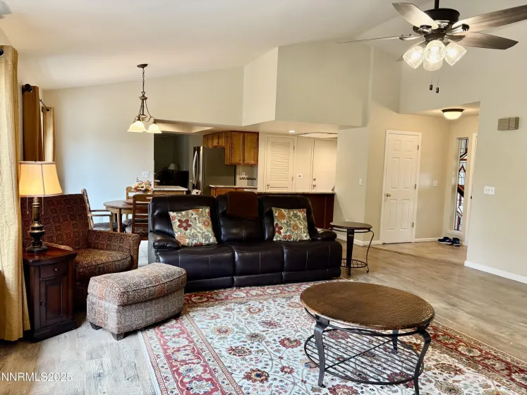 245 Moonbeam, Sparks, Nevada 89441, 3 Bedrooms Bedrooms, ,2 BathroomsBathrooms,Residential,Residential,Moonbeam,250056629